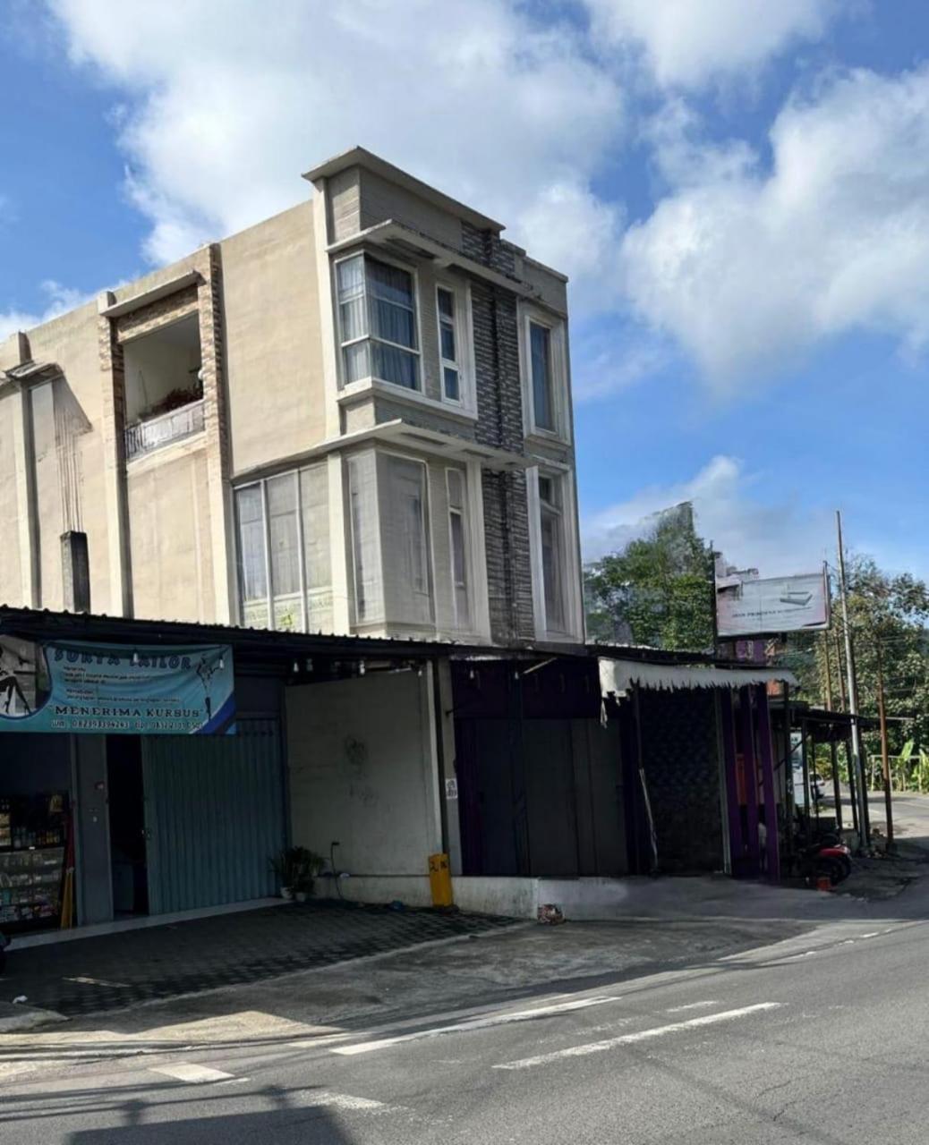 Java Hostel Tumpak Sewu Sidomukti Eksteriør bilde
